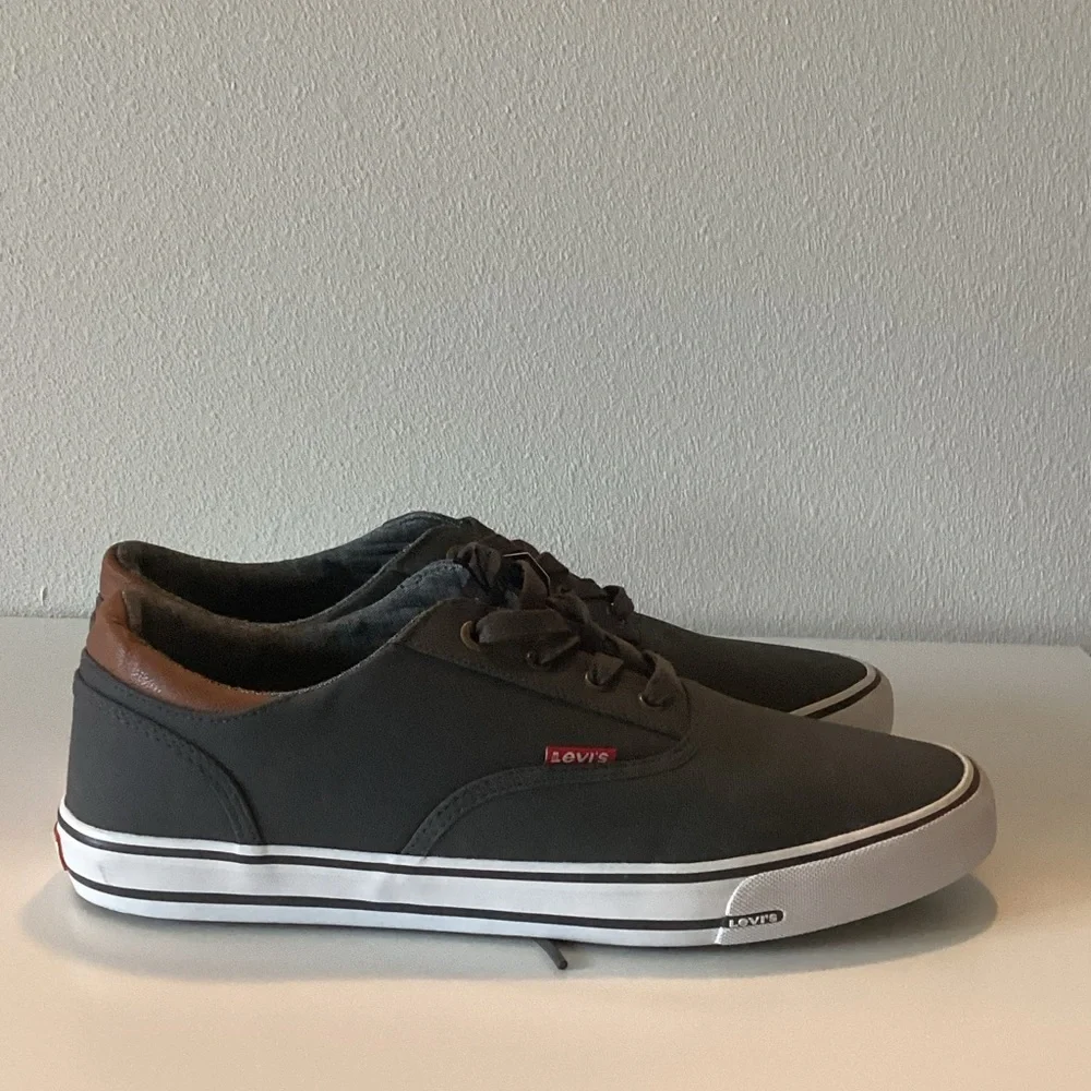 Levi's‎ Men's Gray Canvas Low-Top Sneakers with Brown Trim Size 10.5 NB